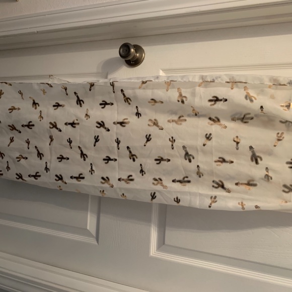 Forever 21 Catus Scarf - Picture 2 of 4